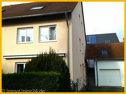Willkommen in Zirndorf - SOFORT freie DOPPELHAUSHÄLFTE mit voll ausgebautem Dachgeschoss und Garage