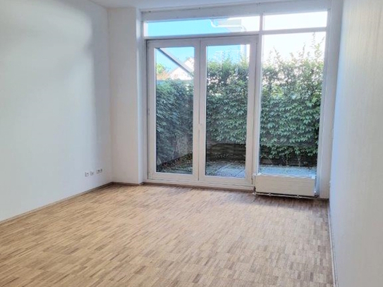 Sanierte 3-Zimmer-Erdgeschoss-Wohnung mit Terrasse in Isarvorstadt