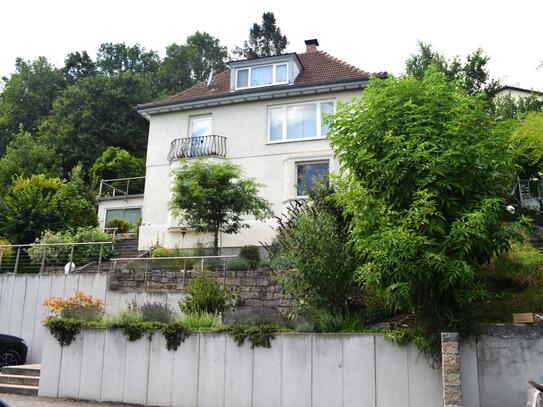 Wohnen in Aussichtslage - Großzügiges 1-Fam.-WH mit gr. Garage