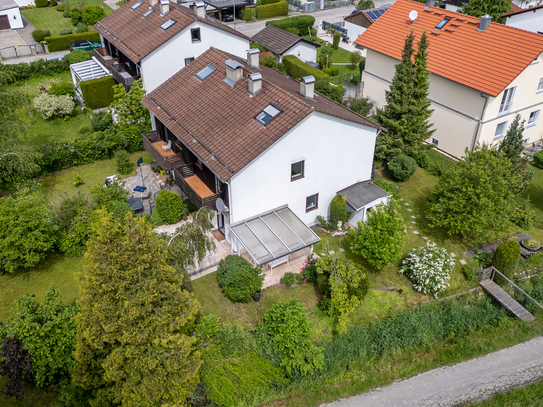 Idyllisch wohnen am Landschaftsschutzgebiet in Starnberg! Charmante DHH mit traumhaftem Garten.