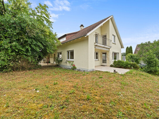 Tolle Gelegenheit! Renovierungsbedürftiges Einfamilienhaus mit großem Garten in Berg