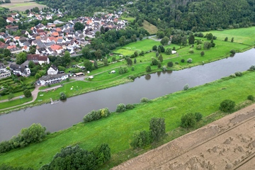 Gastro, Biergarten, Zimmervermietung auf Campingplatz, direkt an der Weser, mit Betreiberwohnung