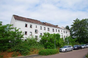 Freistehendes MFH in Schkeuditz, gr. Grundstück, 12 WE, Balkone, Tageslichtbäder, Dachreseve