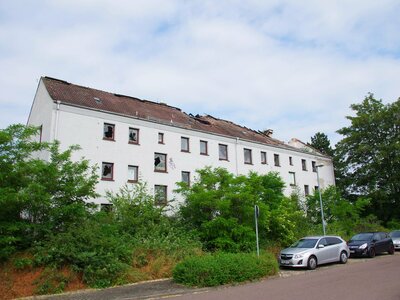 Freistehendes MFH in Schkeuditz, gr. Grundstück, 12 WE, Balkone, Tageslichtbäder, Dachreseve