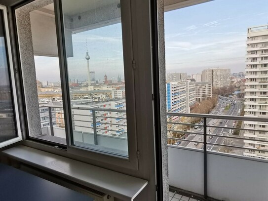 Große und helle 4 Zimmer-Wohnung mit 2 Balkonen, beste City-Infrastruktur, 270° Panorama-Blick über Berlin