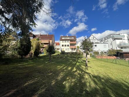Freistehendes 3-Familienhaus mit Gewerbeeinheit und ELW!