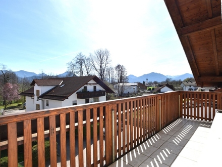 2-Zimmer DG-Wohnung, Südbalkon, Bergblick, 48m² Wfl., gute Infrastruktur in Raubling!