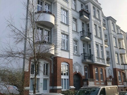 Bezugsfreie, kernsanierte 2 Zimmer-Wohnung, Einbauküche, Kamin, im beliebten Kiez von Berlin-Steglitz