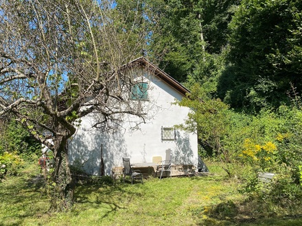 Sanierungsbedürftiges Wochenendhaus mit großem Süd-West ausgerichtetem Grundstück (2366)