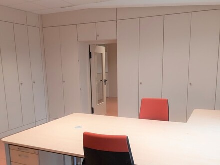 BÜROFLÄCHE MIT GARAGE UND 3 STELLPLÄTZEN