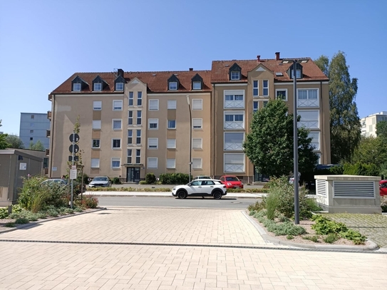 Großzügige, sehr schöne 3-Zimmer-Wohnung mit Balkon im Zentrum von Weiden zu vermieten!