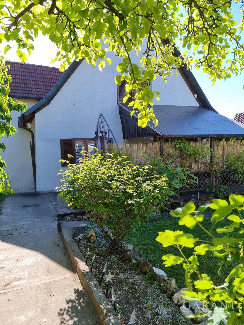 Charmantes Einfamilienhaus mit großem Garten und Nebengebäude – 85117 Eitensheim, 85117 Eitensheim – Vorschaubild 2