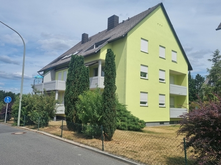 Sehr schöne, helle 3-Zimmer-Wohnung mit Loggia und Garage in ruhiger Lage in Tirschenreuth