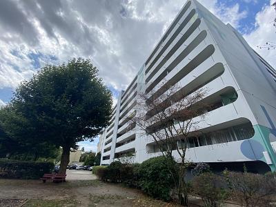 ETAGENWOHNUNG MIT GROSSER BALKON UND STELLPLATZ