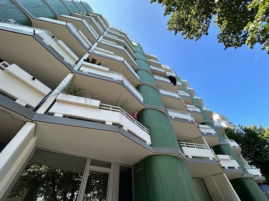 KÖLN-ZOLLSTOCK: Helles Balkon-Appartement in gepflegtem Hochhaus