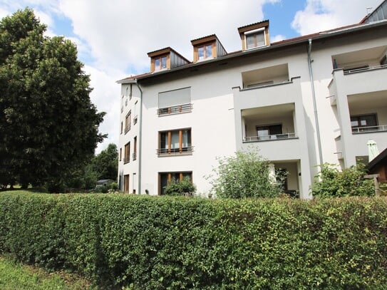 gemütliche Wohnung mit großem Wohnzimmern, Balkon und EBK