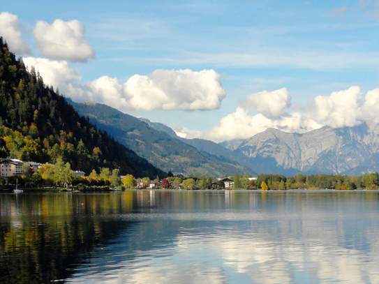 Lichtdurchfluteter Traum mit umlaufender Terrasse und Blick auf den See