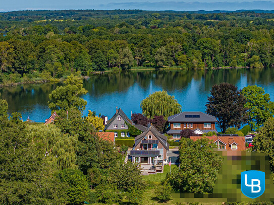 Exklusives Anwesen in Seenähe mit vermieteter Wohneinheit im Dachgeschoss!