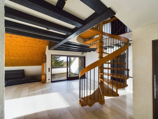 Gelegenheit! Großzügige 5 Zi.-Maisonette-Whg. S-Luginsland, Garage, 2 Keller, 2 Balkone, Topaussicht
