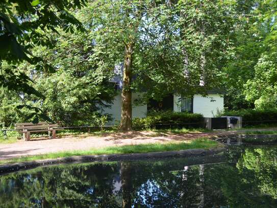 Kernsaniertes Architektenhaus am Schlossparkweiher