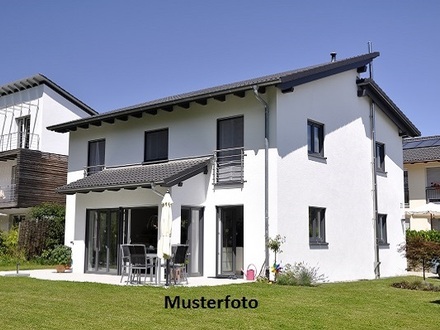 2-Familienhaus mit Einfamilienhaus und Garagen - provisionsfrei