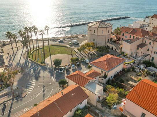 Bezaubernde Villa direkt am Meer in Santo Stefano al Mare