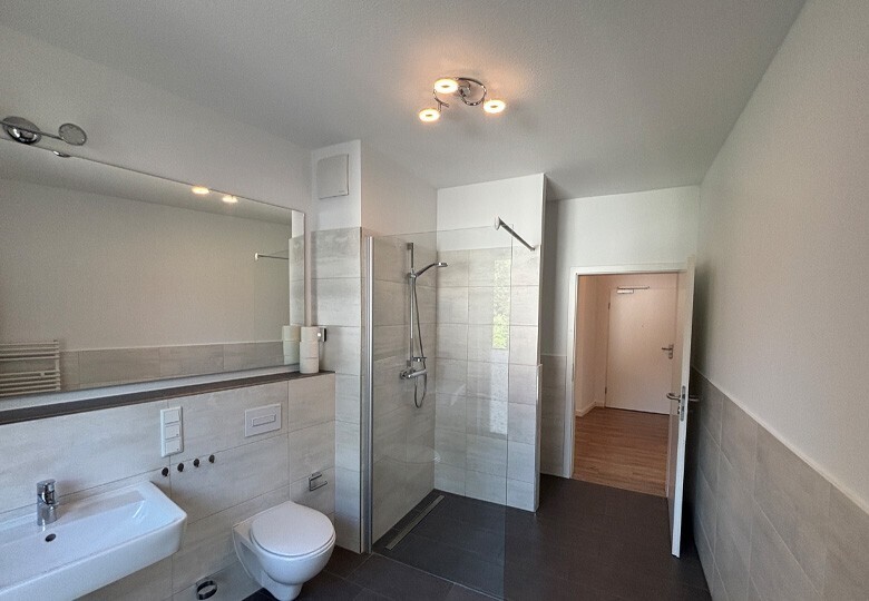 Neuwertige, barrierefreie 2-Zimmer-Wohnung mit Aufzug in zentraler Lage - Photo 4