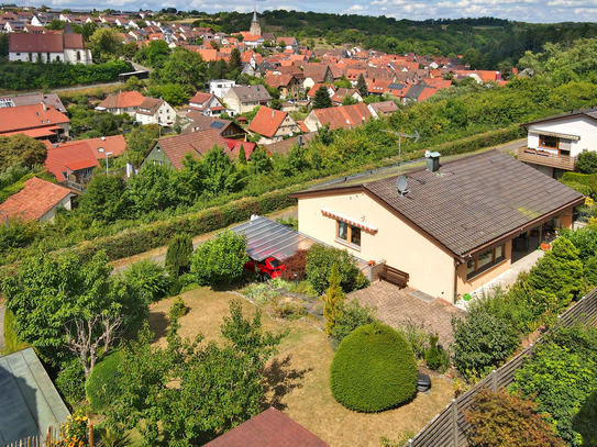 Freistehendes Einfamilienhaus mit Garage, Carport & Garten – Ruhige Lage, ab sofort frei!