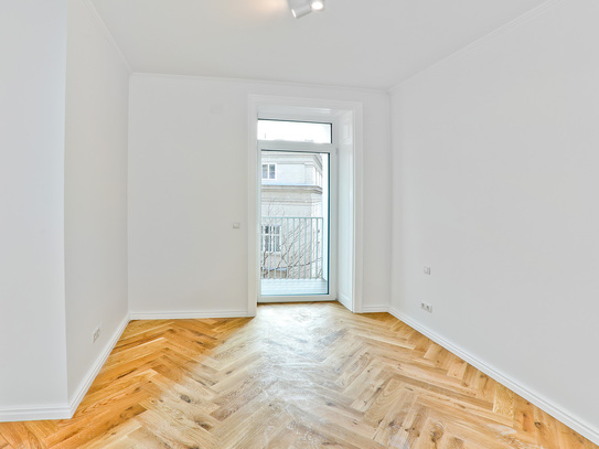 VIEVIENNE - Helle 3-Zimmer-Altbauwohnung mit Terrasse und Loggia – Wohnen mit Stil