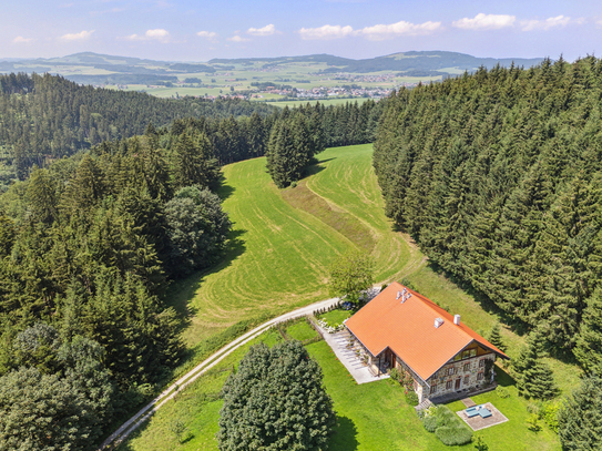 Nähe Wallersee! Bauernhaus aus dem 16 Jhd. in absoluter Alleinlage