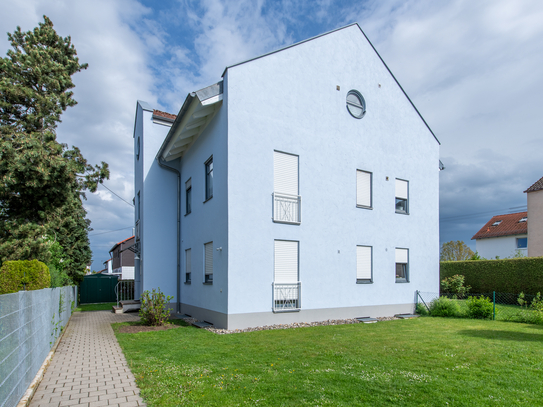 Kleine 2-Zimmer-Dachgeschosswohnung mit Stellplatz in Manching-Oberstimm (Bruttorendite p.a. 4,20%)