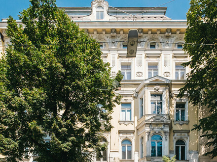 Wunderschön sanierte Altbauwohnung mit Erker und Balkon