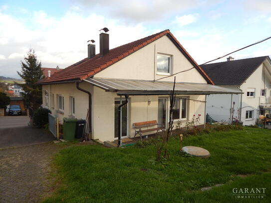 Hübsches Einfamilienhaus mit Terrasse, Garten und Garage