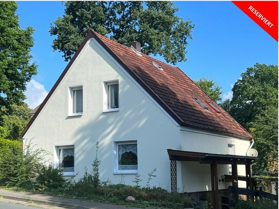 RESERVIERT: Schönes, einfaches Zweifamilienhaus mit separatem Bauplatz im Zentrum von Volmerdingsen zu verkaufen!