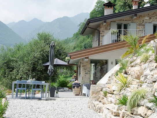 Exklusives, traumhaft renoviertes Rustico in Tremosine mit Blick auf den Gardasee und Montebaldo