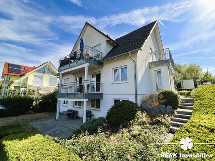 BERK Immobilien - Modernes ZFH (teilvermietet) mit schönem Garten, Caport & Stellplätzen in Hörstein