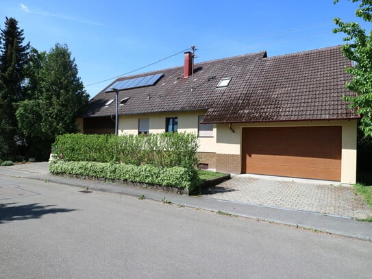 GROSSES GEPFLEGTES EINFAMILIENHAUS MIT POOL