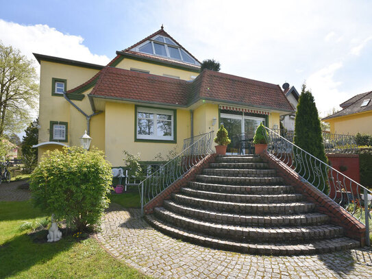 Am idyllischen Arendsee gelegen! Charmante Villa in edlem Design und mit herrlichem Garten.