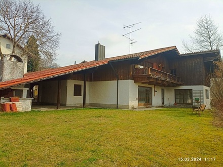 Viel Platz für die große Familie bietet dieses Haus in ruhiger, zentrumsnaher Lage