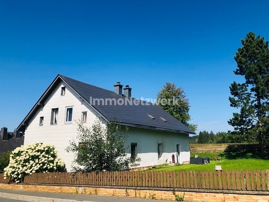 ***hergerichtetes ehemaliges Bauernhaus mit Nebengebäuden auf großem Grundstück***