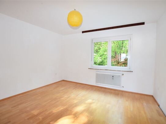 Geräumig, ruhig und direkt am Wanderweg des Ries-Waldes mit Sonnenbalkon beim LKH