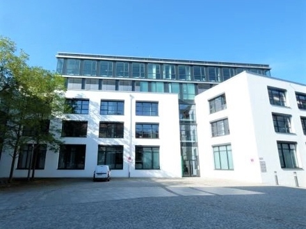 Haus-in-Haus-Lösung mit Dachterrasse auf coolem Campus