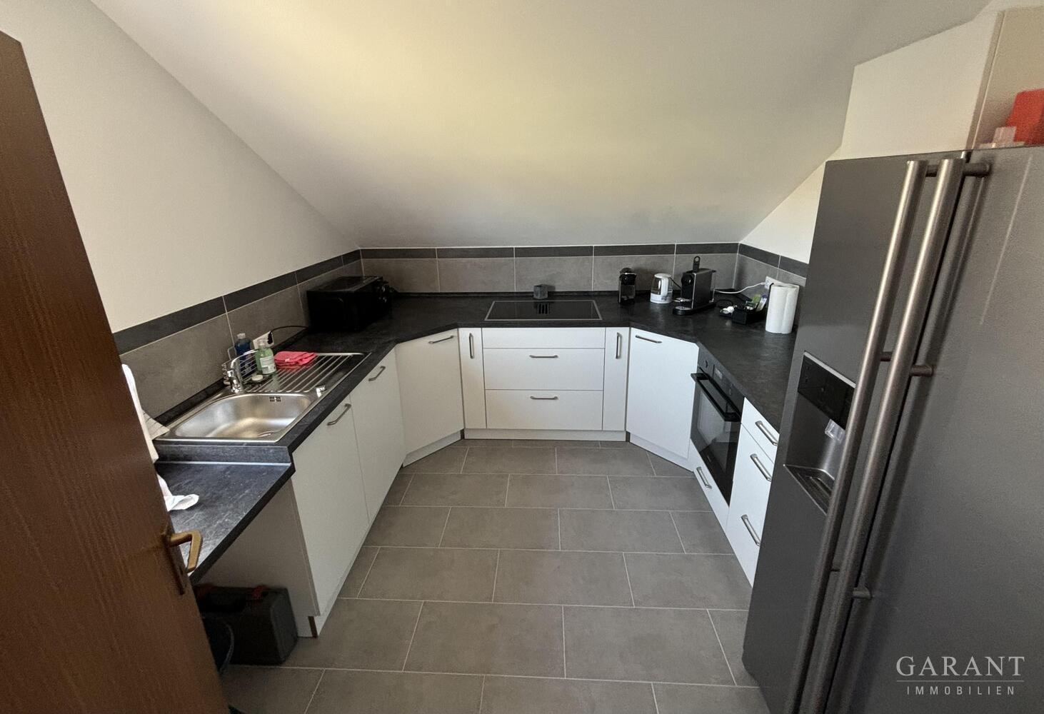 Möblierte 2 Zimmer-DG-Wohnung im 3-FH - Photo 2