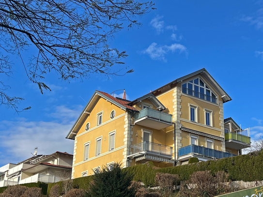 Seeblick-Wohnung in charmanter Villa