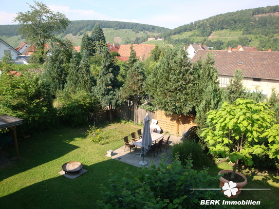 BERK Immobilien–Solide Kapitalanlage: Wohn und Geschäftshaus in Klingenberg mit idyllischem Ausblick