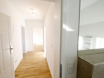 ** Wunderschöne 3Raum Whg. - EINBAUKÜCHE MÖGLICH - Südbalkon / Parkett / neues Badezimmer **