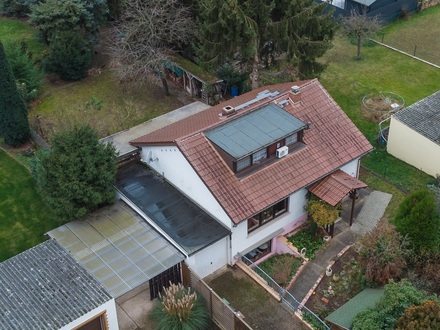 :: Renovierungsbedürftiger Bungalow mit Dachgeschoss, Garten und großer Garage (H 505) ::