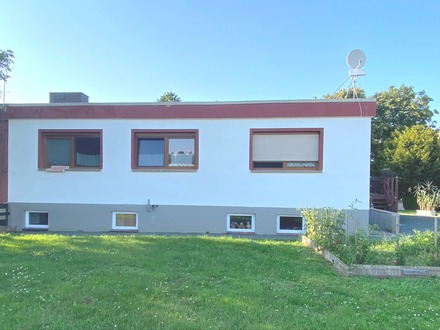 Flachdach-Bungalow teilsaniert, Keller, großes Grundstück, ev. für Neubau in Altenburg zu verkaufen