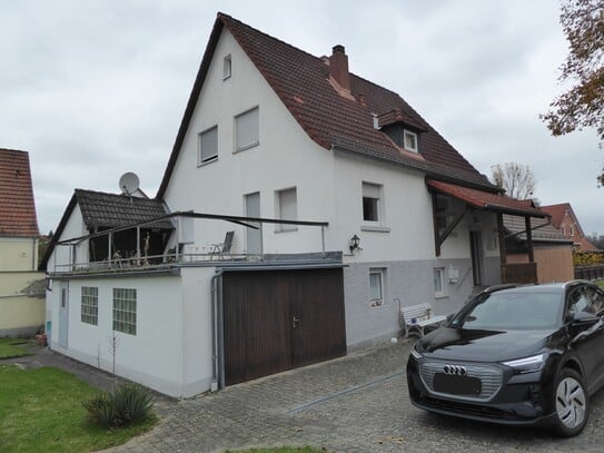 Wohnhaus mit Garage