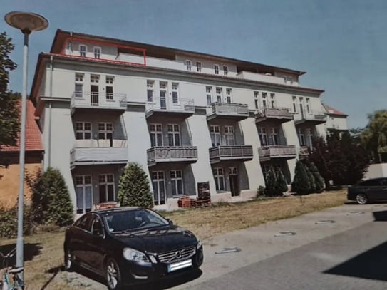 2-Zimmer-Penthouse -Wohnung mit Süd/West-Balkon und eigenem Auto-Stellplatz,zur Eigennutzung kündbar